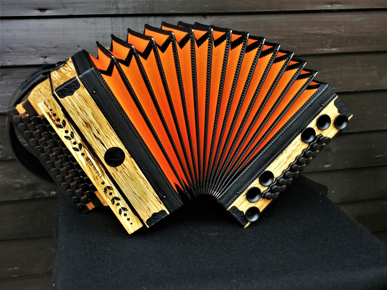 Steirische Harmonika aus Erlenholz
