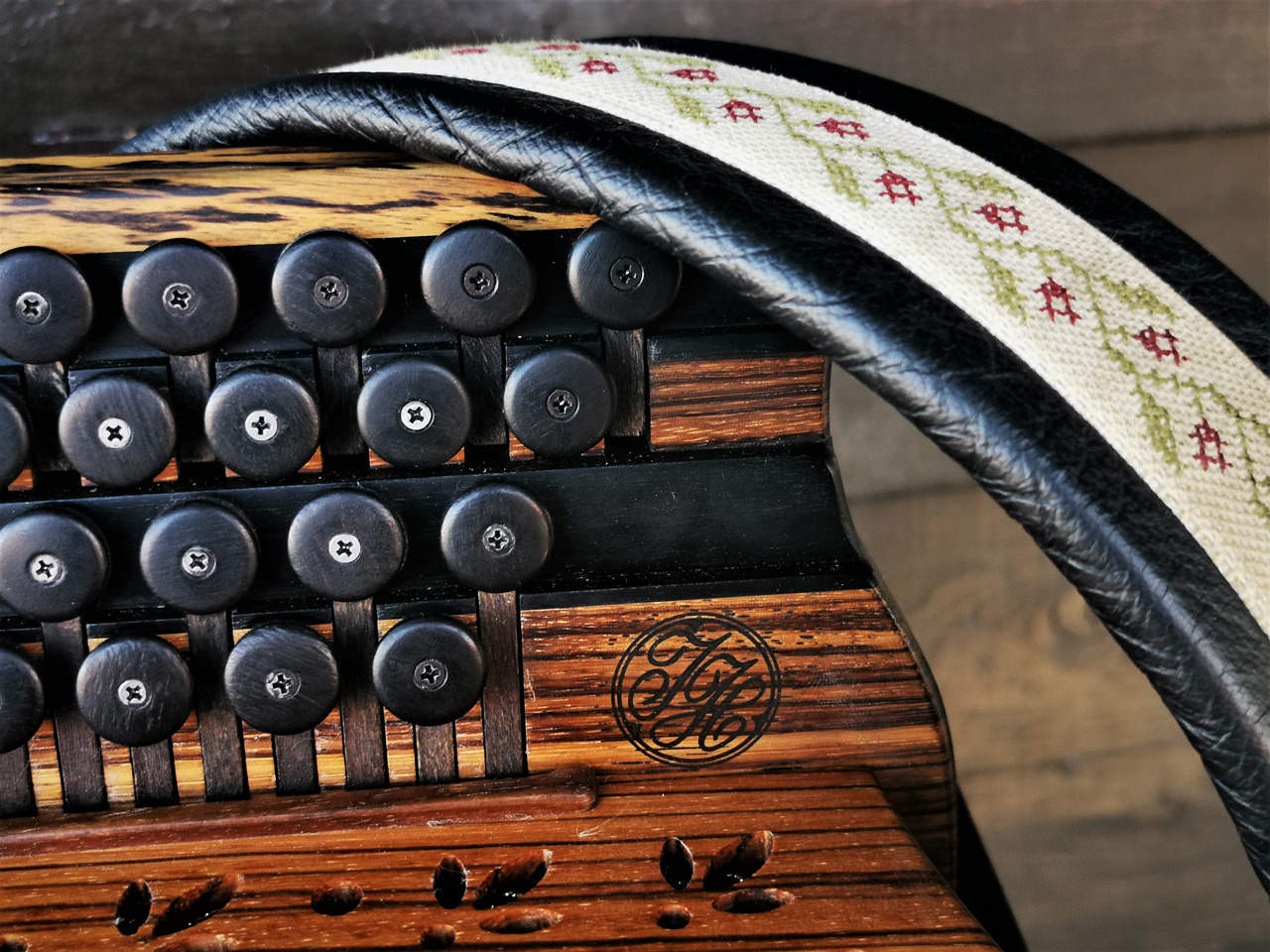 Steirische Harmonika aus Zebrano