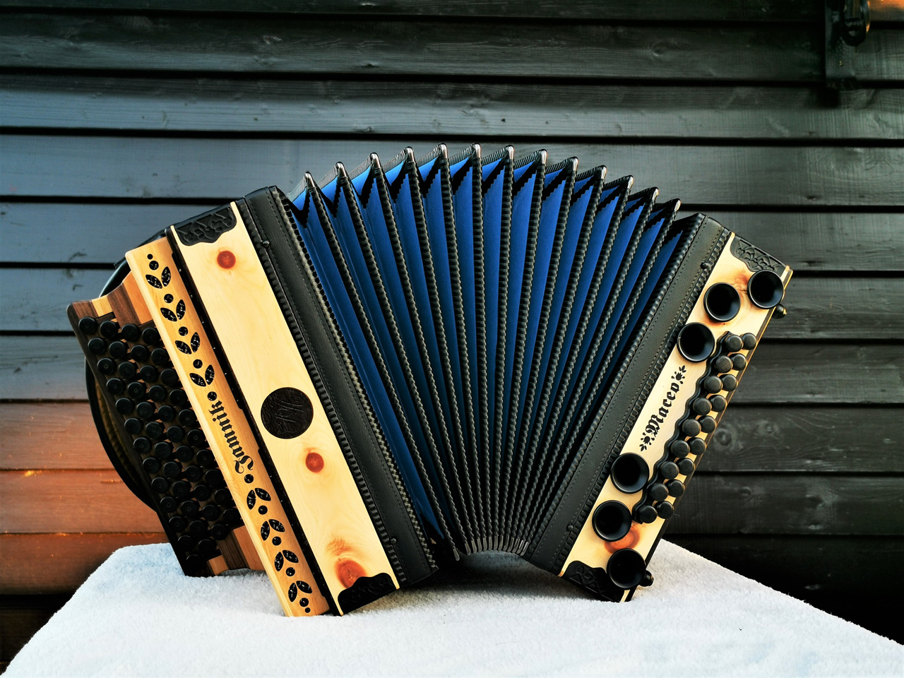 Steirische Harmonika aus Zirbe